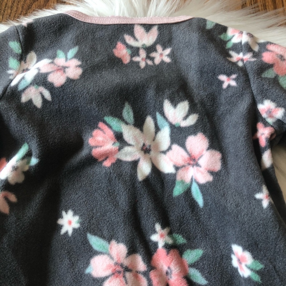 Carter’s baby girl floral one piece footie size 6M - Picture 6 of 8